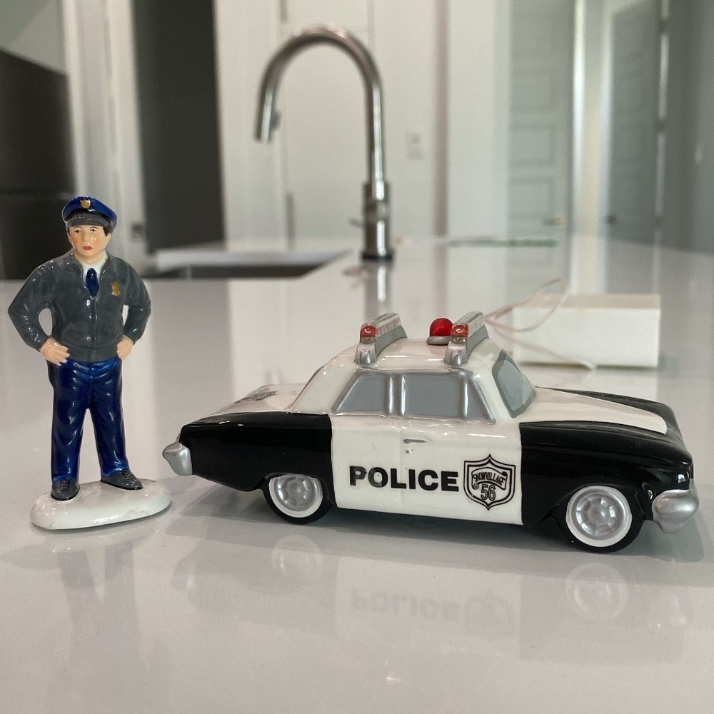 Department 56- On the Beat